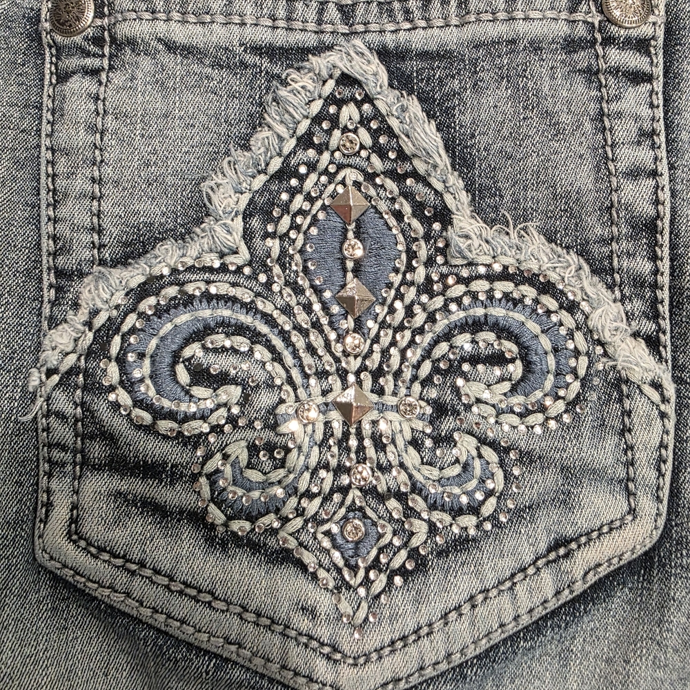 True Luxe Toronto Embellished Fleur De Lis Capri Jeans Women's 31 Blue Denim Y2K - Picture 9 of 16